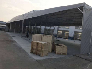 推（tuī）拉雨（yǔ）篷