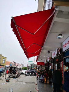 伸縮遮陽雨篷（péng）